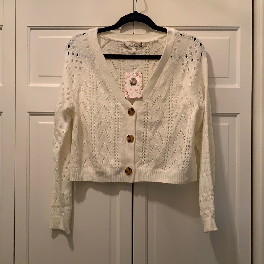 Cute shrug. Great for use as a cover up or alone.